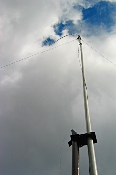 Vertical Lambda/2 20m band 10m up - view from bottom